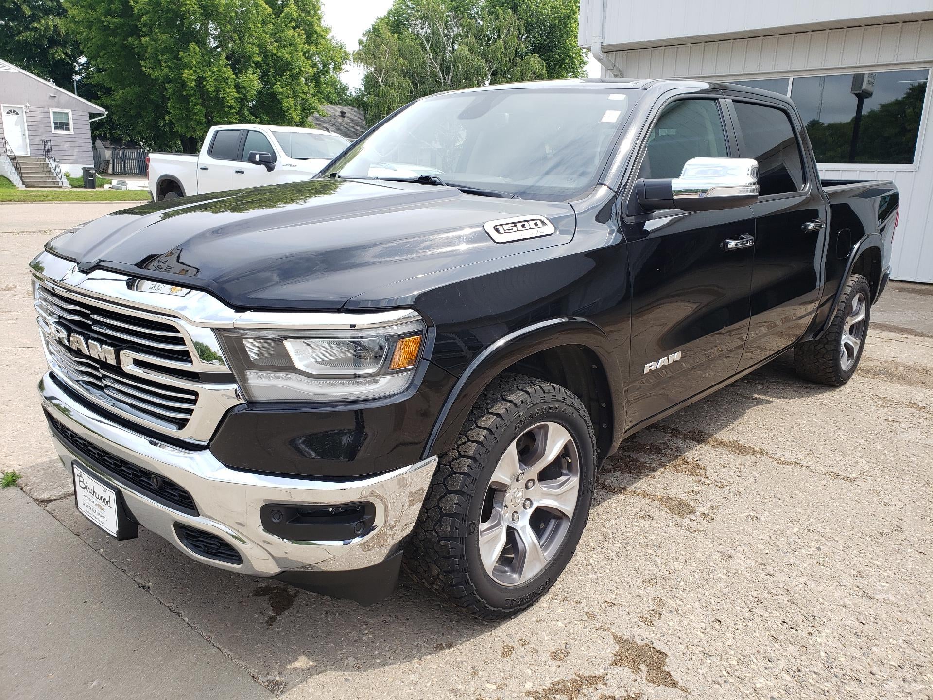 2020 RAM 1500 Laramie 4x4 Crew Cab 5'7" Box in Other — front three-quarter view