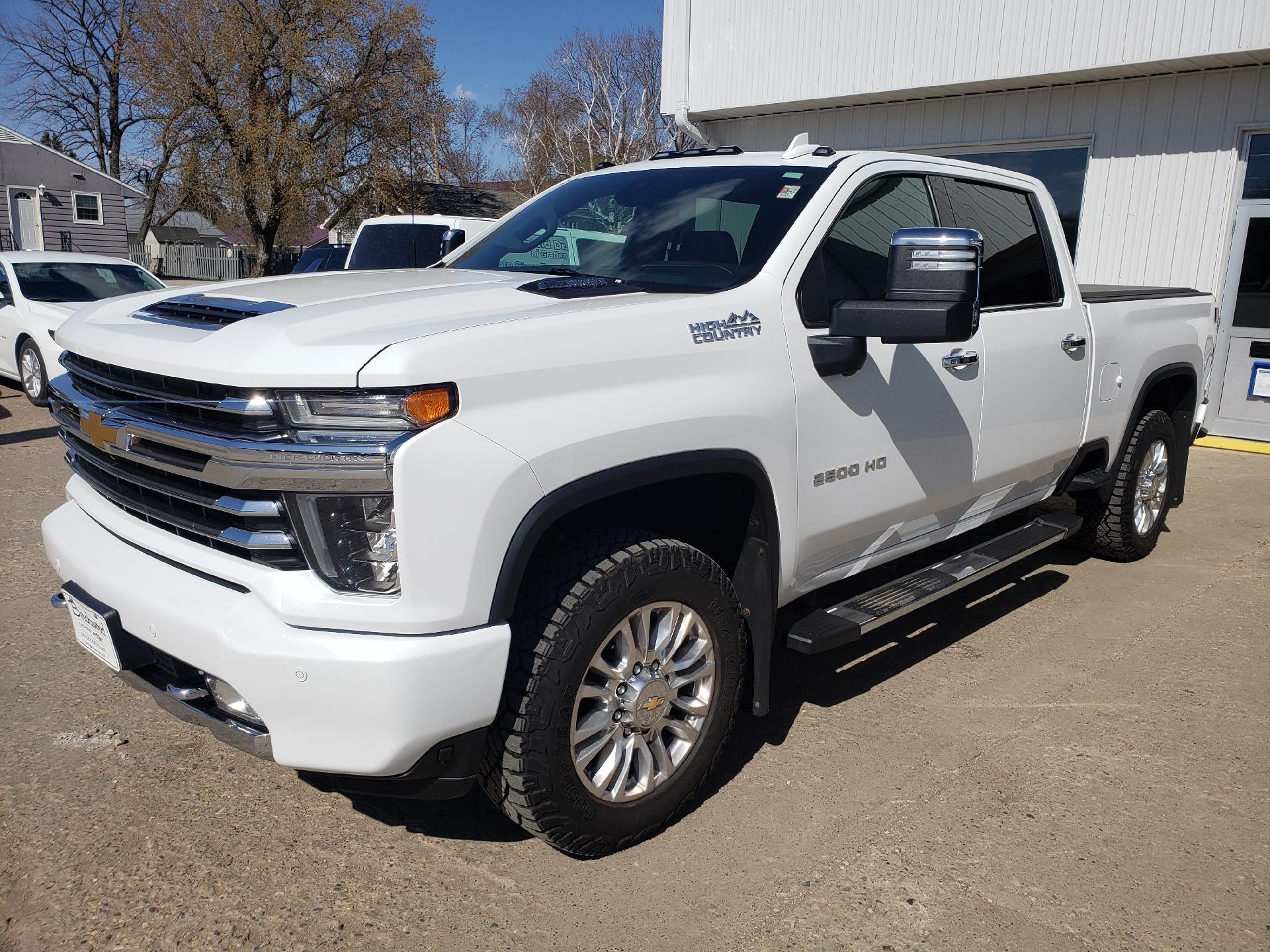 2021 Chevrolet Silverado 2500 HD Crew Cab Standard Box 4-Wheel Drive High Country in Summit White — front three-quarter view