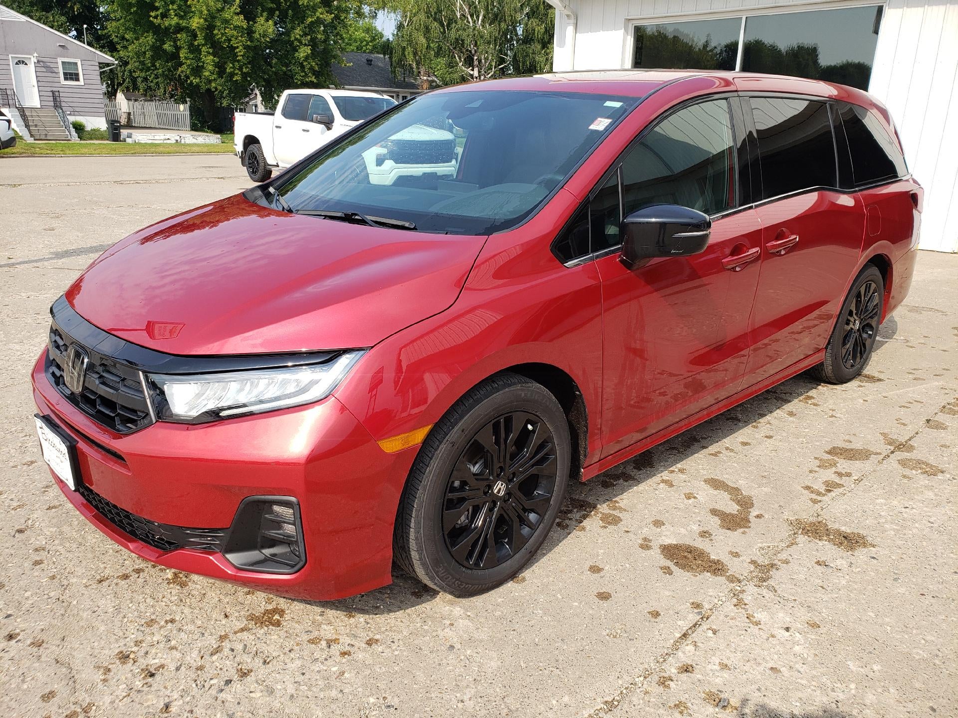 2025 Honda Odyssey Sport-L Auto in Red — front three-quarter view